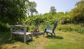 201 Paradise Ave, Middletown, RI 02842