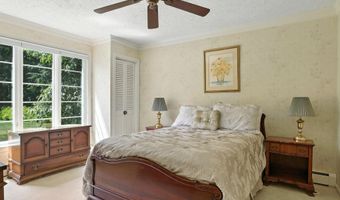 35 Shaw Dr, Bedford, NH 03110