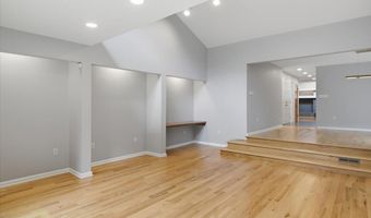 5 Newell Ct, Albany, NY 12204