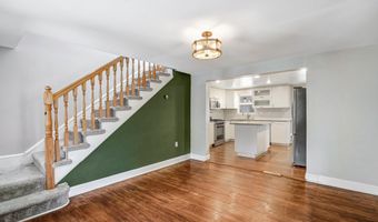 6437 HOLYOKE Dr, Annandale, VA 22003