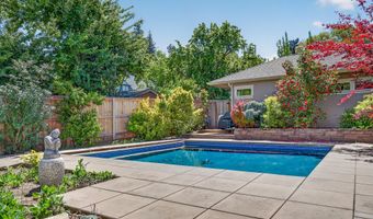 746 C St, Ashland, OR 97520