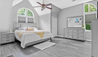 20 Beechwood Dr, Cranston, RI 02921