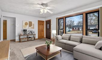 6919 Greenholly Dr, Affton, MO 63123