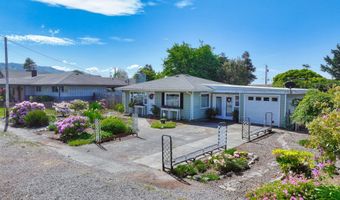 311 MAPLE St, Brookings, OR 97415