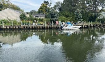 7 Swartout Pl, Amityville, NY 11701