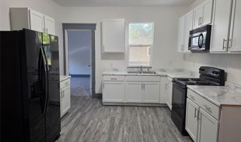 1535 E 13th St, Des Moines, IA 50316