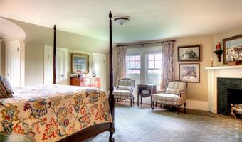 50 Eastover Rd, Portsmouth, RI 02871
