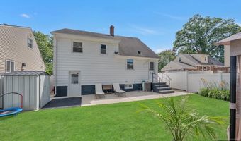 201 Maiden Ln, Bergenfield, NJ 07621