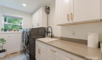 6527 Burlwood Rd, Charlotte, NC 28211