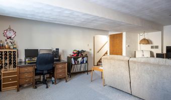 3200 S HUCKLEBERRY Ln, Appleton, WI 54915