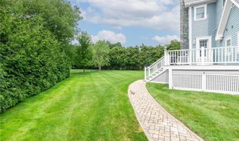 75 Wood St, Bristol, RI 02809
