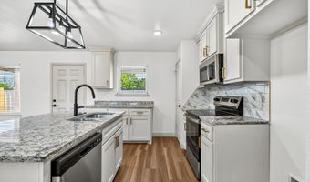 704 11th St, Abernathy, TX 79311