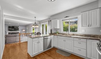 39867 N Harbor Ridge Dr, Antioch, IL 60002