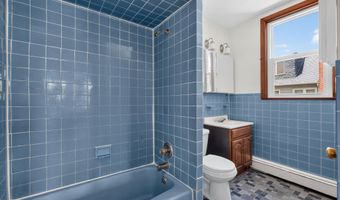25 W 15TH St #4, Bayonne, NJ 07002