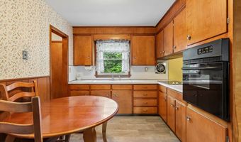31 Jeanette Rd, Danbury, CT 06811