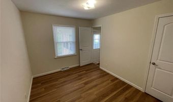 433 Essen Ln, Ballwin, MO 63021