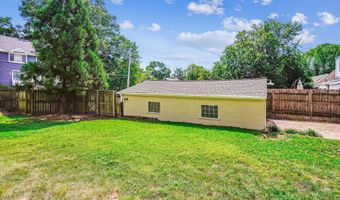 121 S FENWICK St, Arlington, VA 22204