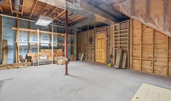14 E Point Rd, Albrightsville, PA 18210