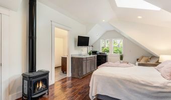 157 NW Black Hawk Ave, Bend, OR 97703