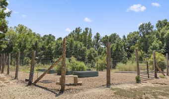 774 Davis Rd, Benton, MS 39039