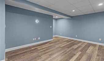 15 Morningside Dr, North Kingstown, RI 02852
