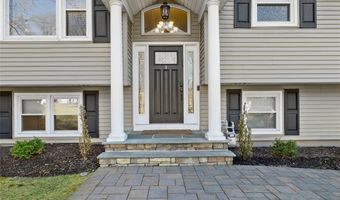 3 Bell Ct, Airmont, NY 10901