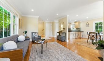 582 Trapelo Rd 582, Belmont, MA 02478