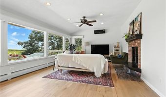 2 Buckingham St, Barrington, RI 02806