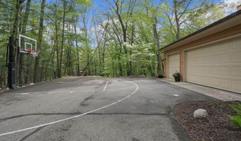 326 Greentree Ln NE, Ada, MI 49301
