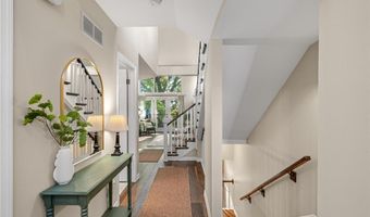 35 Ridgeview Circle Ct, Ballwin, MO 63021