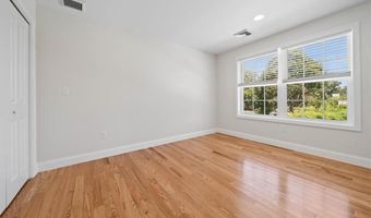 7 Betsey Williams Dr, Warwick, RI 02889