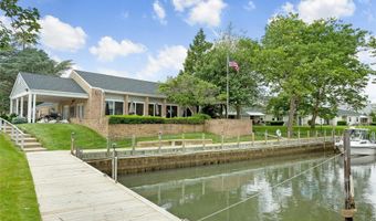 55 Harbor N, Amityville, NY 11701