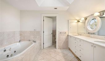 9 Ocean Lawn Ln, Newport, RI 02840
