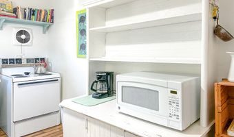 142 4th St, Apalachicola, FL 32320