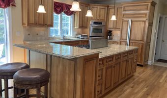 15 Logging Trail Ln, Brookfield, CT 06804