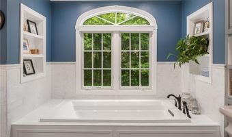 91 Woodridge Dr, North Kingstown, RI 02874