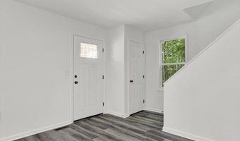 13 E KING St, Abbottstown, PA 17301