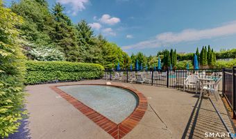 14 Woodcrest Ln 14, Danbury, CT 06810