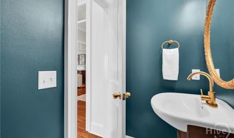 221 E 32nd St, Savannah, GA 31401
