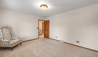 14 Hampton Ct, Algonquin, IL 60102