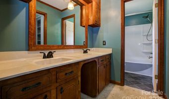 589 White Pines Cir, Camden, SC 29020