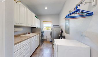 842 CHETCO POINT Ter, Brookings, OR 97415