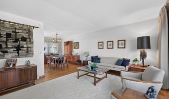 89 S Clarendon Ave, Addison, IL 60101
