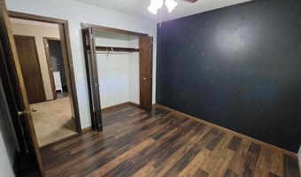 38608 129th St, Aberdeen, SD 57401