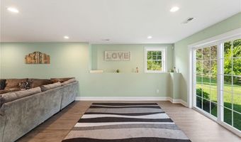 102 Fairhaven Rd, Cumberland, RI 02864