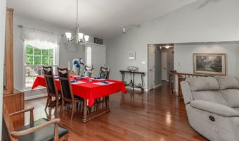 765 Spring Hill Farm Dr, Ballwin, MO 63021