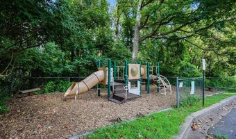 10518 WEYMOUTH St 102, Bethesda, MD 20814