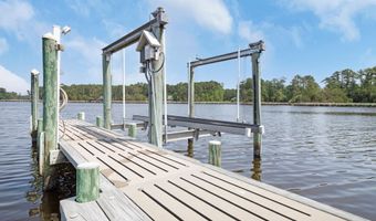 555 Dawson Creek Dr, Arapahoe, NC 28510