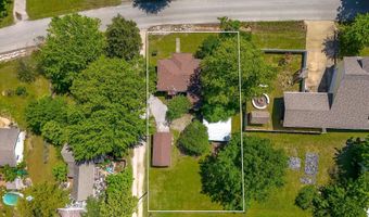 313 S Rinker Ave, Aurora, MO 65605