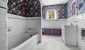 390 E College St, Alliance, OH 44601